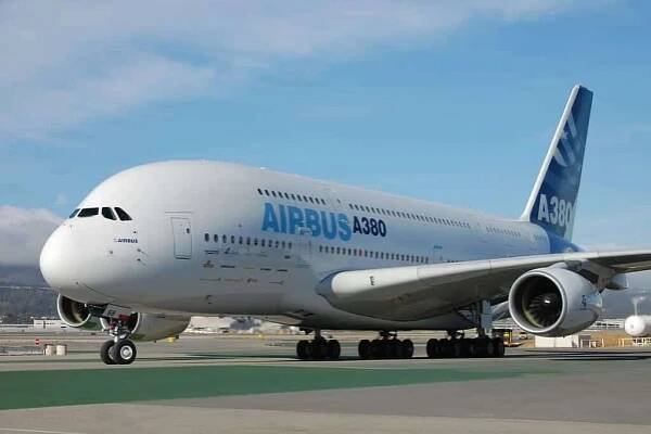 Airbus A380 vs Boeing 747: Rozdíl a srovnání