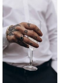 Pánský pečetní prsten Orlando, žluté zlato s onyxem | Luxur e-shop