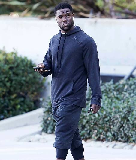 EXCLUSIVE: Kevin Hart gets a parking ticket in his $220,000 Mercedes-Benz AMG G 65 as he works out at the gym