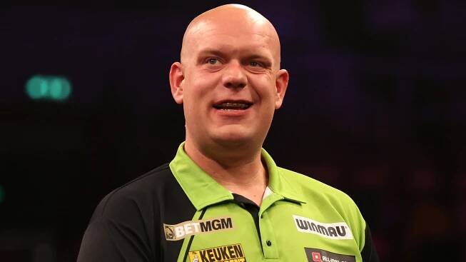 'He's not a good player... he's a pub player' - Van Gerwen rips into darts rival