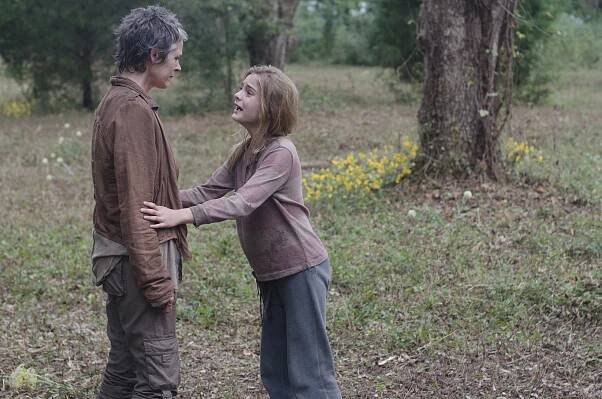 Živí mrtví - V háji - Z filmu - Melissa McBride, Brighton Sharbino