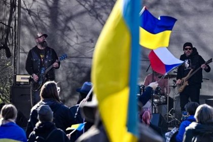 Koncert před ruským velvyslanectvím v Praze podpořili velvyslanci z osmi zemí