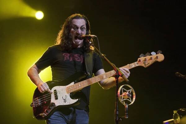 Consensus List: Top 7 Bassists Of All-Time - #1 Will Shock You!