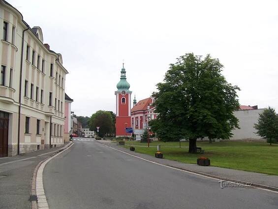 Z Červeného Kostelce do Hronova