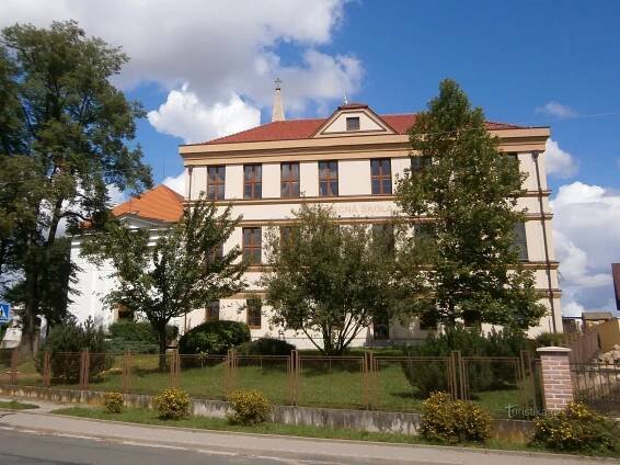 Škola (Všestary)