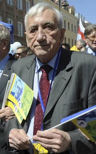 Zemřel Mazowiecki, první nekomunistický polský premiér