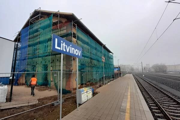 FOTO: V Litvínově mění nádraží, nový dopravní terminál zprovozní letos