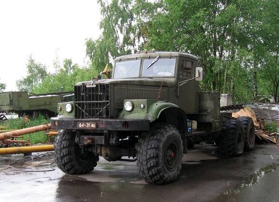 Nákladní tahač KrAZ-255V