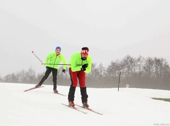 FOTO: Kam na běžky? Třeba do Vejsplach. Okolí tratě ale zimu moc nepřipomíná