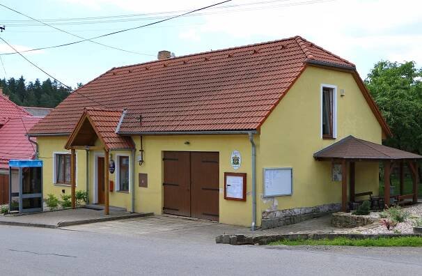 Soubor:Brtnička, municipal office.jpg – Wikipedie