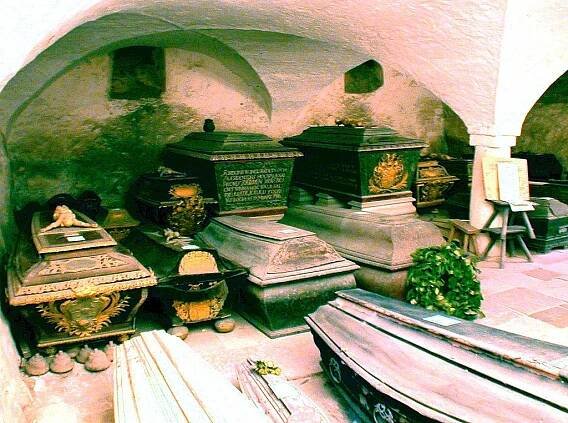 Soubor:Sätuna grave vault Björklinge church Uppsala Sweden 001.JPG – Wikipedie