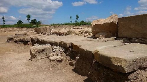 Archeologové jsou v zápřahu, pod D35 odkrývají stopy středověkého osídlení