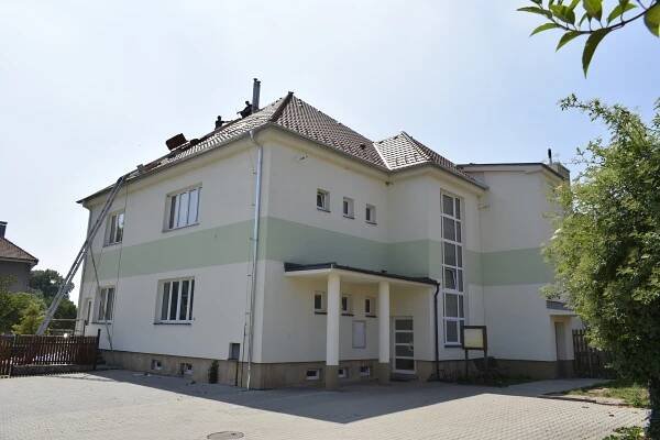 Rekonstrukce střechy zdravotního střediska - Oficiální stránky města Rožďalovice