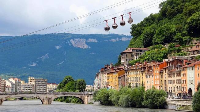 Grenoble Letiště Alpes–Isère (GNB) – Stav letů, mapy a mnohem více | KAYAK