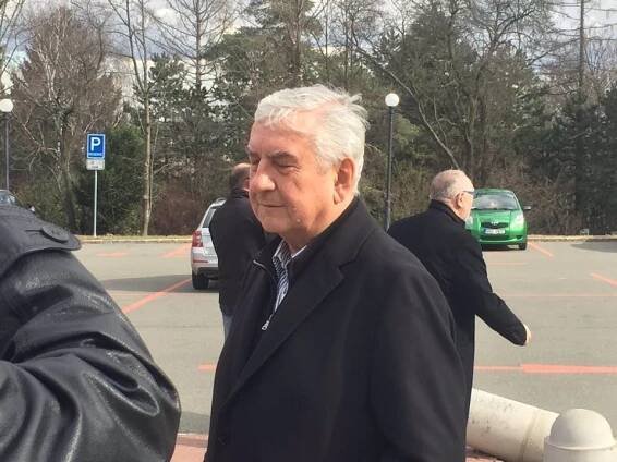 Miroslav Donutil se přišel s Jiřím Pechou rozloučit.