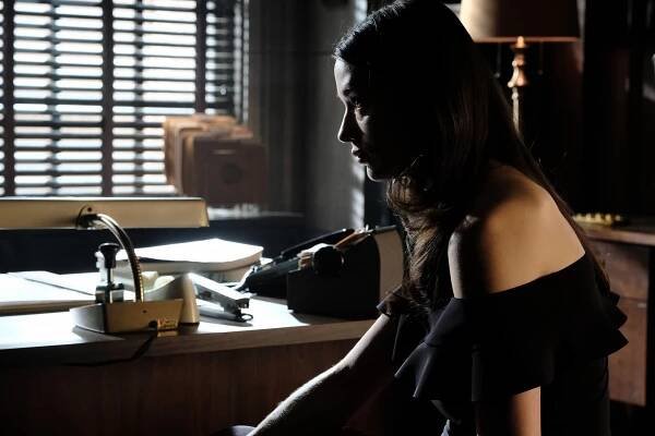 Gotham - Královna bere jezdce - Z filmu - Crystal Reed