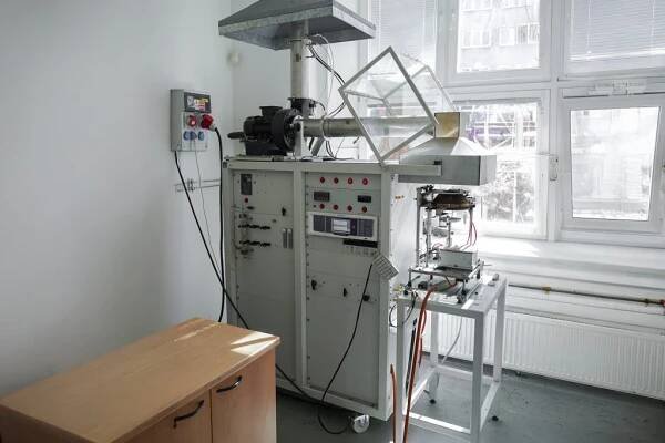 Kónický kalorimetr 1+ FTT - Fakulta technologická