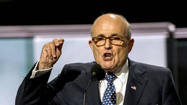 Exstarosta Rudy Giuliani imitoval britskou královnu - CNN Prima NEWS