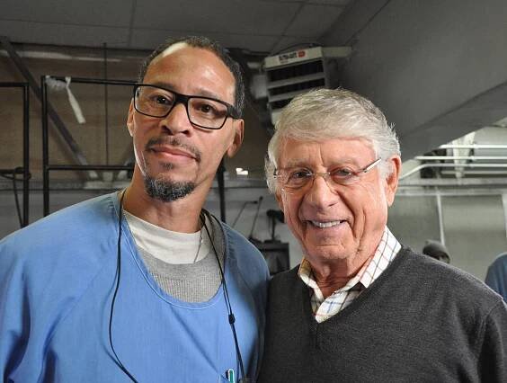  Rahsaan Thomas (marathon finisher) with Ted Koppel (Firsts) Photo by Nigel Poor 