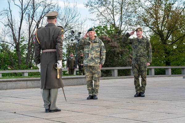 Generála Rudolfa Striedingera přivítal náčelník Generálního štábu AČR generálporučík Karel Řehka