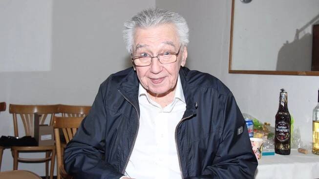 Josef Zíma (88) dostal vakcínu hned první den: Chci být ještě chvíli na světě. A další slavní? – eXtra.cz