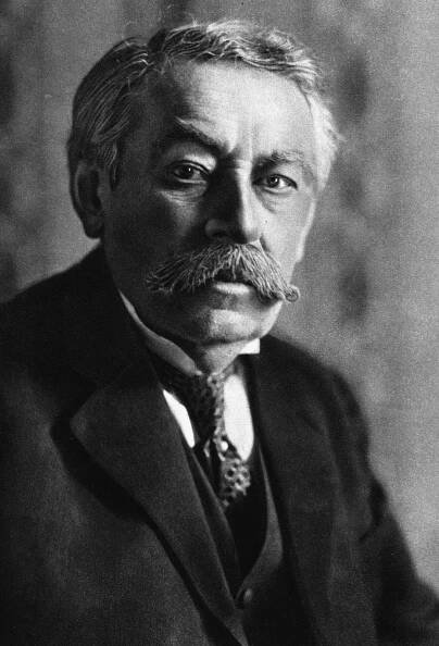 Aristide Briand: *28.3.1862 – †7.3.1932, francouzský politik, laureát Nobelovy ceny