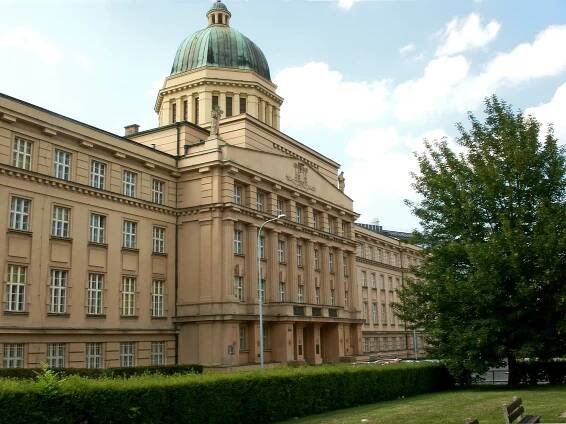 Katolická teologická fakulta v Praze se ocitla v krizi. Akademici apelují na ministra školství Beka