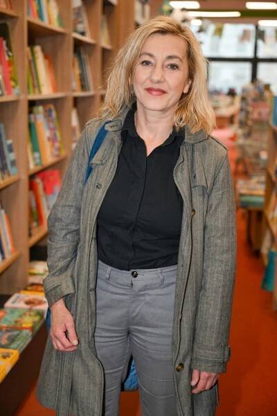 FOTO: Vanda Hybnerová promluvila o svém dětství. – stránka 23