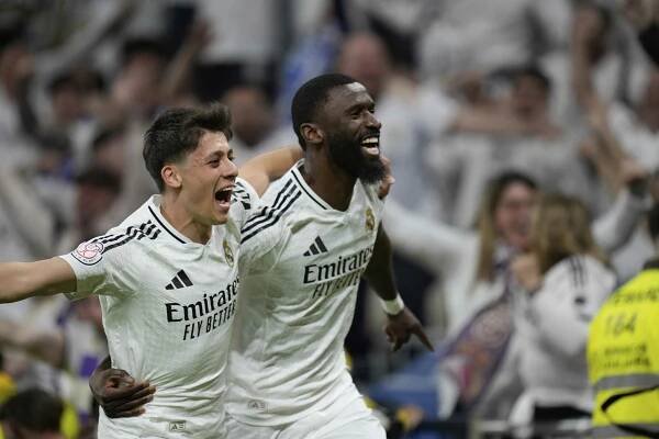 Real Madrid opäť napol nervy fanúšikov do maxima a na konci ich potešil postupom do finále - VIDEO