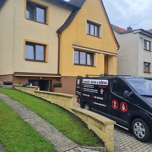 TLAKOVÁ INJEKTÁŽ PROTI VZLÍNAJÍCÍ VLHKOSTI A TLAKOVÉ VODĚ – SANACE – Martin Král