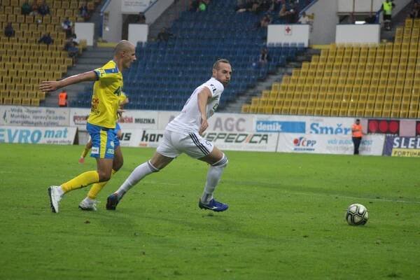 Fotbal, z něhož bolely oči. Karviná ale vydřela bod
