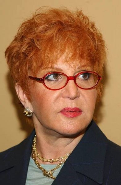 Sally Jessy Raphael at a press conference.