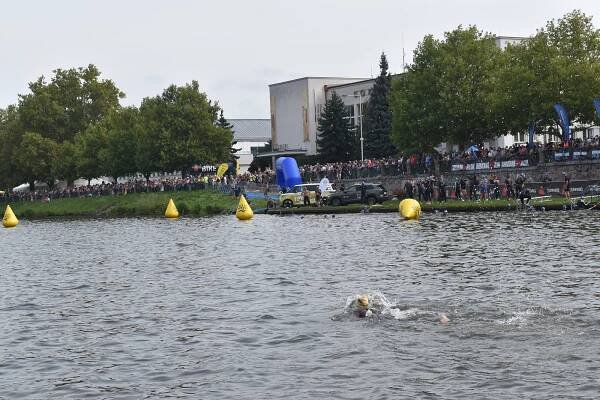 Slavný triatlonový závod Ironman 70.3 se vrací do Hradce