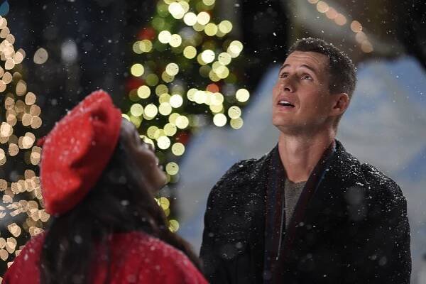 Wrapped Up In Christmas - Z filmu - Brendan Fehr