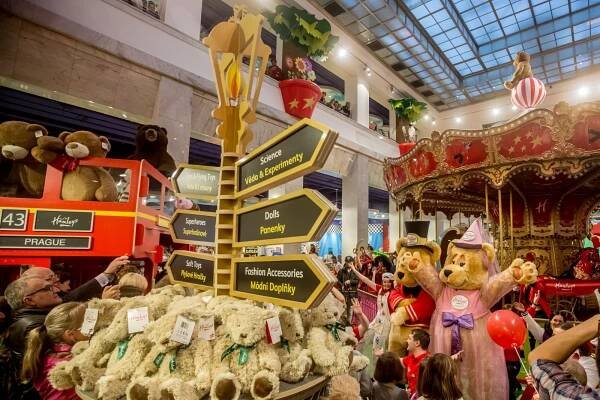 Známé hračkářství Hamleys v Praze končí. Místo něj vznikne zábavní centrum
