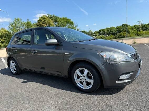 Kia Ceed 1,4 koupeno nové v ČR dobrý stav
