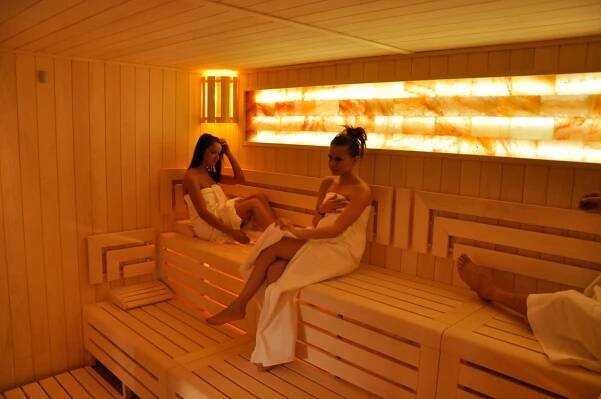 Sauna se solným panelem v Saunaspot Dvorce