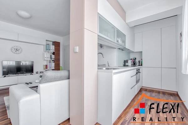 Pronájem zařízeného bytu 2+kk s balkónem a parkovacím stáním, 53m², Slezská Ostrava, ul. U Staré elektrárny | FLEXI REALITY
