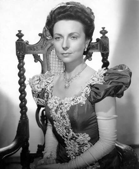 agnes-moorehead-portrait-3