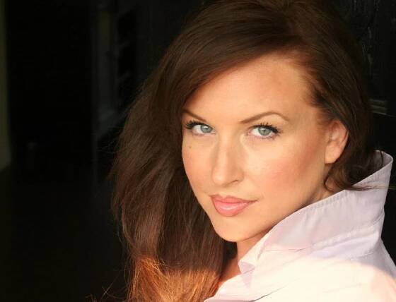 April Telek fotka
