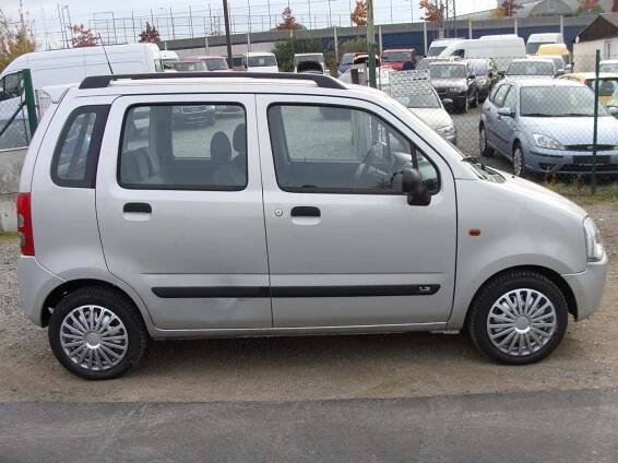 Prodej Suzuki - Wagon R 1.3i 4x4, Servisní kniha | tutut.cz