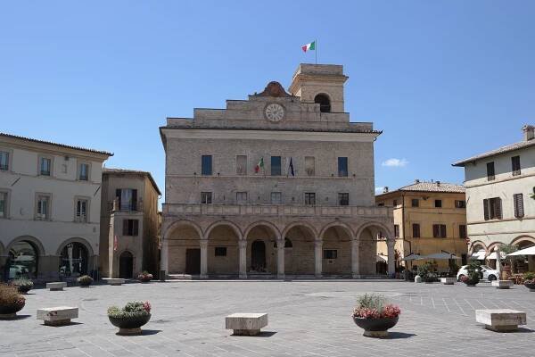 Soubor:Montefalco - Palazzo Comunale.jpg