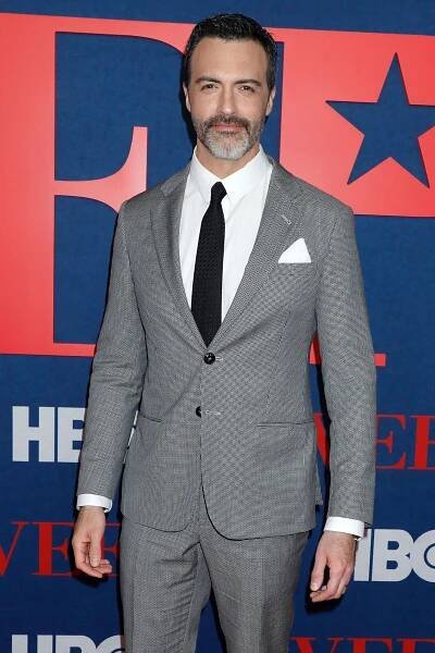 Reid Scott Opens Up About the 'Veep' Group Chat