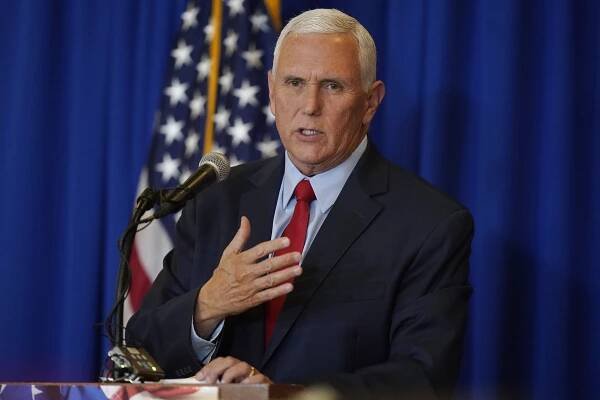 Mike Pence Is Playing the Political Press, and They’re Letting Him