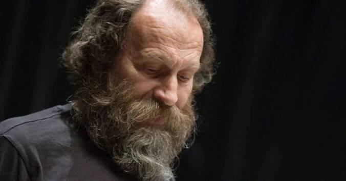 Undergroundový básník, jehož texty nazpívali Plastici. Ivan Wernisch získal Cenu Franze Kafky