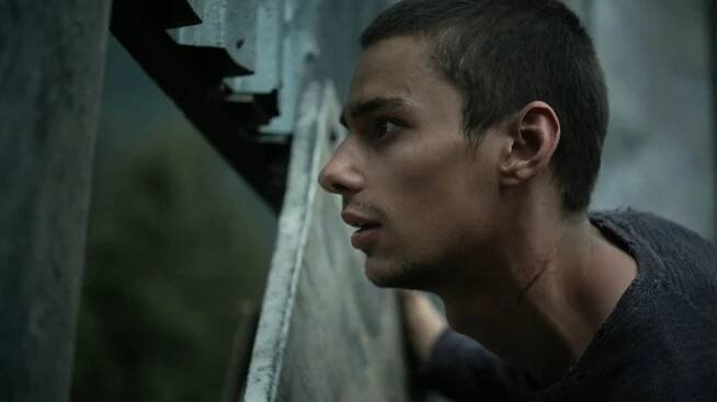 Devon Bostick - Prvých 100 - Watch the Thrones - Z filmu