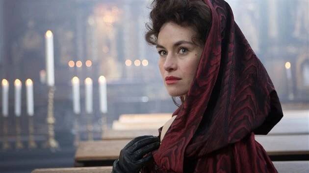 Milady de Winter hraje v seriálu Tři mušketýři Maimie McCoy.