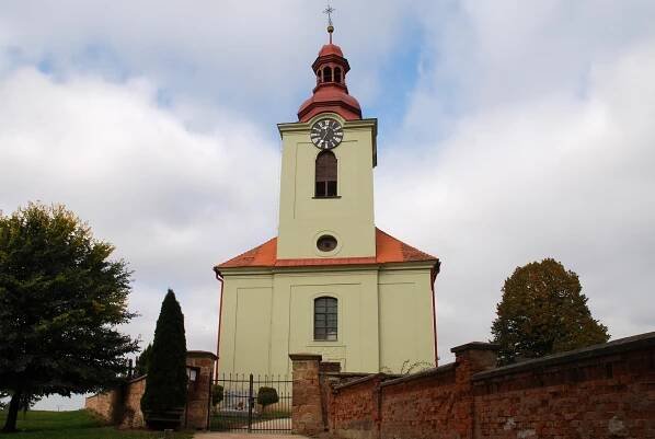 Soubor:Lužany kostel sv. Máří Magdaleny 1.jpg – Wikipedie