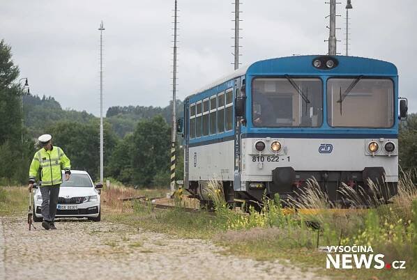 Kriminalisté hledají cestující z vlaku, který ohrozil řidič tahače