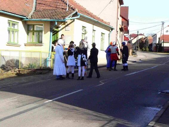 Rok 2016 - 02/2016 MASOPUSTNÍ PRŮVOD - Oficiální stránky obce Okrouhlá